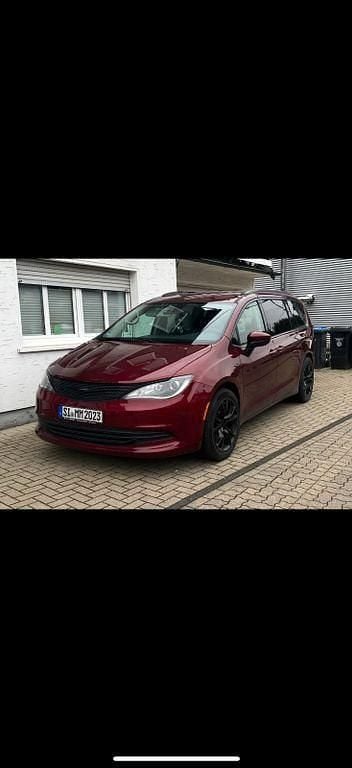 Rot Gebraucht 2020 Chrysler Pacifica Van / Kleinbus | 22.999 € - Bild 1/4