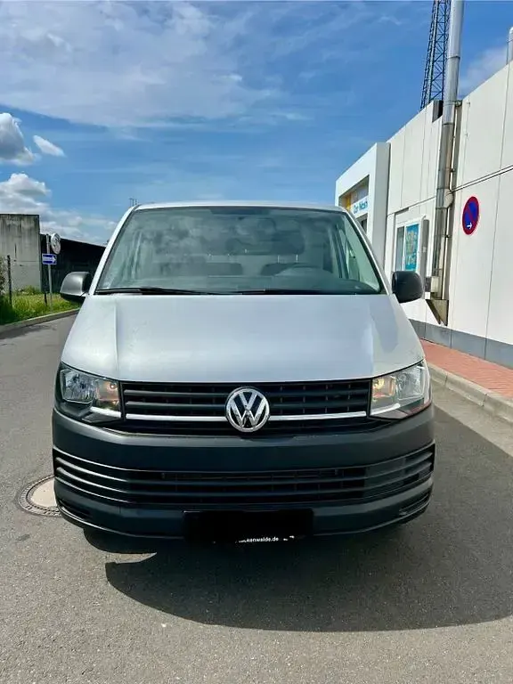 Gebraucht VW Transporter 150 PS (110 kW) 2018 Silber Van