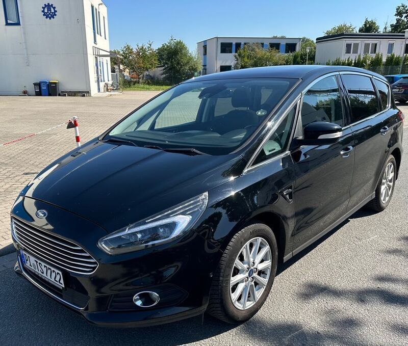 Schwarz Gebraucht 2016 Ford S-MAX Titanium Van / Kleinbus | 11.300 € (Fairer Preis) - Bild 1/4