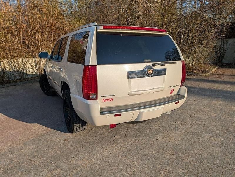 Gebraucht Cadillac Escalade 409 PS (300 kW) 2015 Weiß SUV