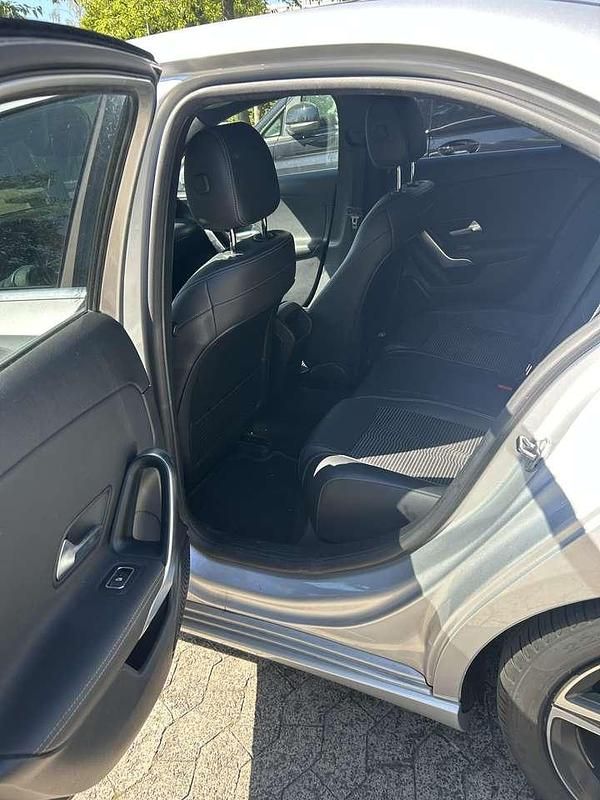 Grau Gebraucht 2020 Mercedes A220 Limousine | 22.000 € (Fairer Preis) - Bild 1/4