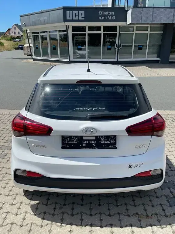 Gebraucht Hyundai i20 Active 75 PS (55 kW) 2019 Weiß Kleinwagen