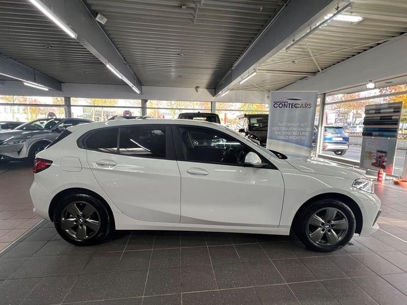 Alpinweiss 3 Gebraucht 2023 BMW 116 Advantage Kleinwagen | 24.400 € (Fairer Preis) - Bild 1/4