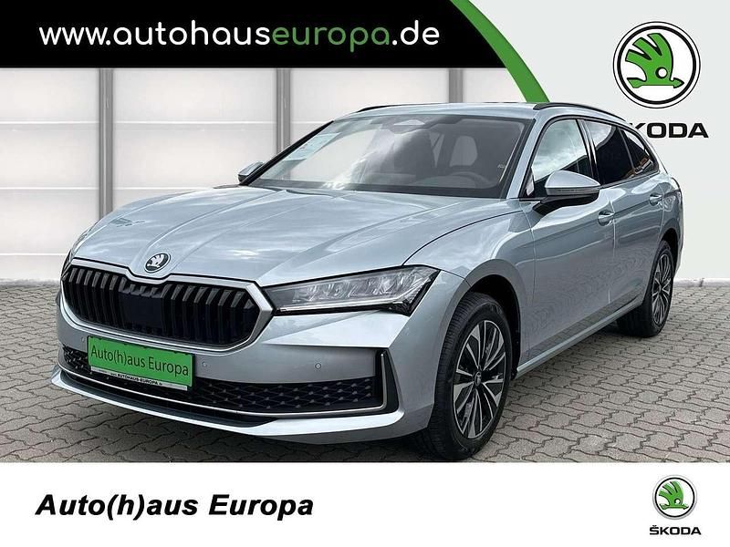 Neu Skoda Superb Selection 150 PS (110 kW) 2025 Pebble silber metallic Kombi