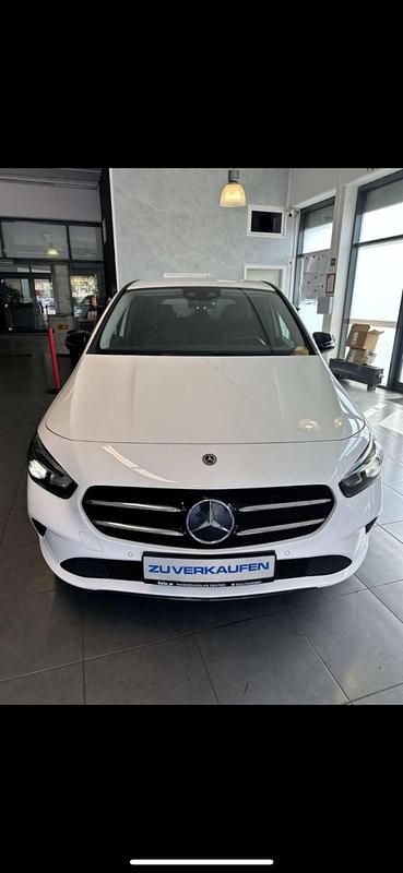 Gebraucht Mercedes B220 Business 190 PS (139 kW) 2019 Weiß Kleinwagen