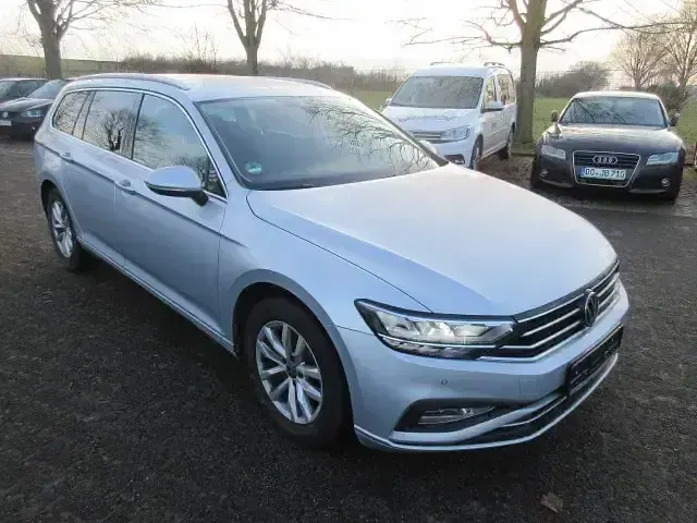 Gebraucht VW Passat Business 150 PS (110 kW) 2023 Scale silver (metallic) Kombi