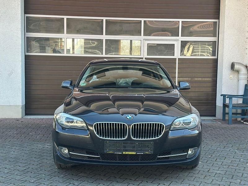 Gebraucht BMW 520 Sport Line 184 PS (135 kW) 2012 Grau Kombi