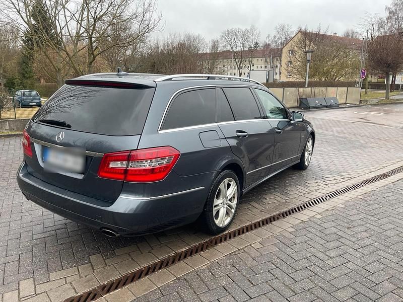 Gebraucht Mercedes E350 265 PS (194 kW) 2011 Grau Kombi