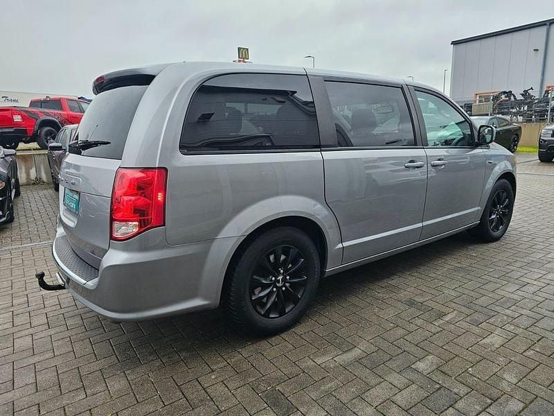 Grau Gebraucht 2018 Dodge Grand Caravan Van / Kleinbus | 15.900 € (Superpreis) - Bild 1/4