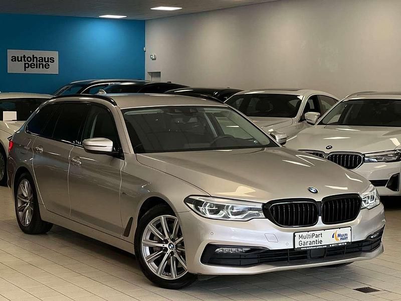 Rhodonitsilber metallic Gebraucht 2018 BMW 540 Sport Line Kombi | 27.599 € (Superpreis) - Bild 1/4