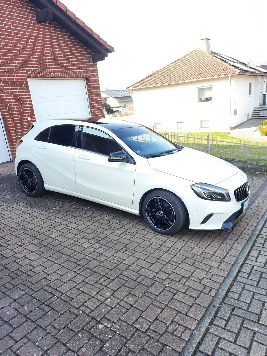 Gebraucht Mercedes A180 122 PS (89 kW) 2016 Weiß Kleinwagen