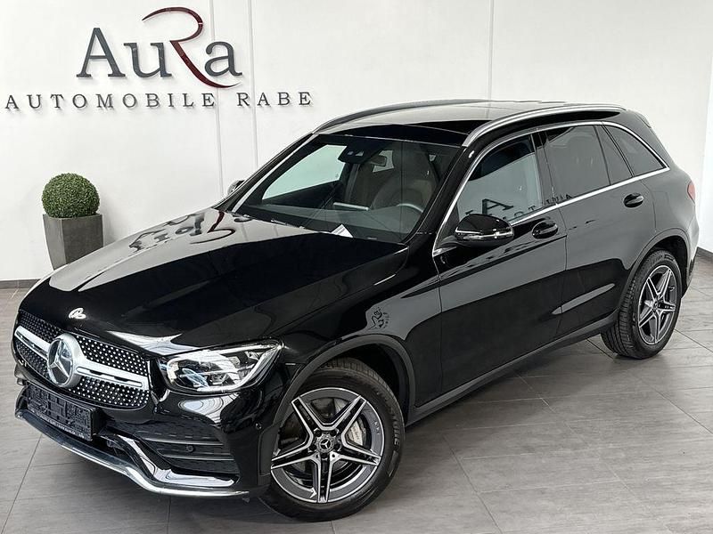 Obsidianschwarz Gebraucht 2022 Mercedes GLC300 AMG line SUV | 42.749 € (Fairer Preis) - Bild 1/4