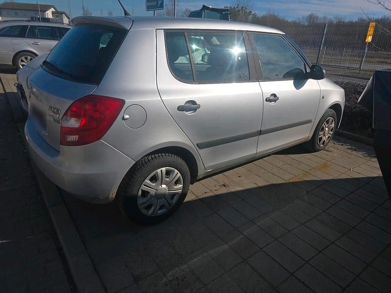 Gebraucht Skoda Fabia 60 PS (44 kW) 2008 Silber Kleinwagen