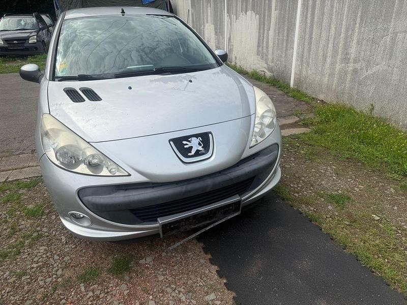 Silber Gebraucht 2011 Peugeot 206+ Basis Kleinwagen | 790 € (Superpreis) - Bild 1/4