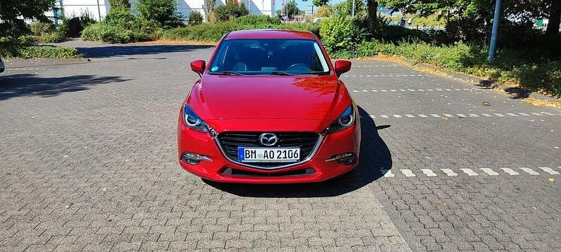 Rot Gebraucht 2018 Mazda 3 Sports-Line Limousine | 14.850 € (Fairer Preis) - Bild 1/4
