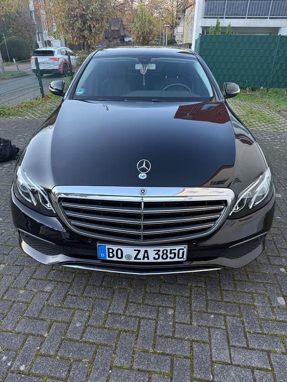 Schwarz Gebraucht 2019 Mercedes E200 Limousine | 22.999 € (Superpreis) - Bild 1/4