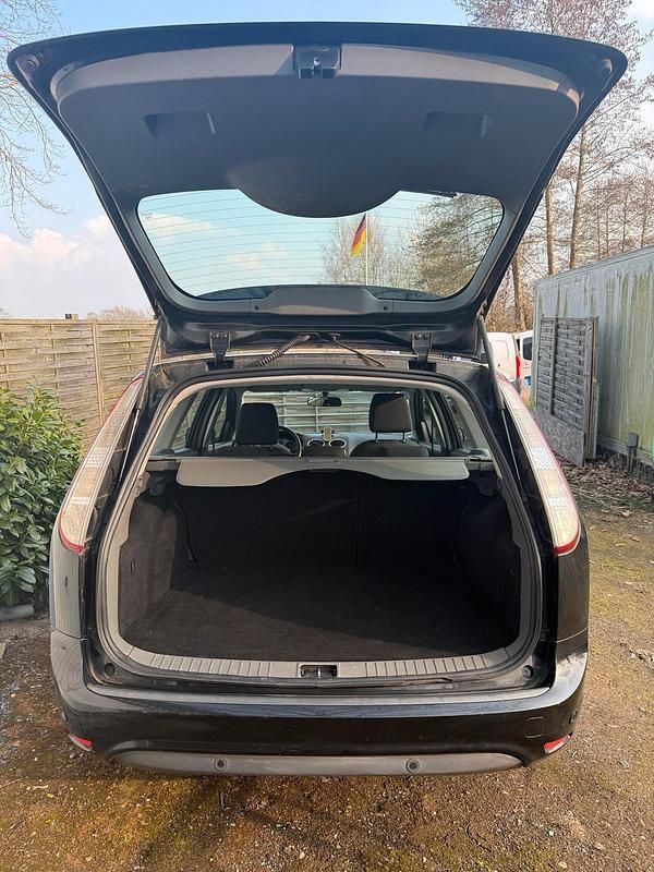 Gebraucht Ford Focus 125 PS (91 kW) 2010 Schwarz Kombi