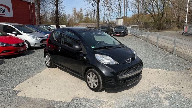 Gebraucht Peugeot 107 68 PS (50 kW) 2011 Schwarz Kleinwagen