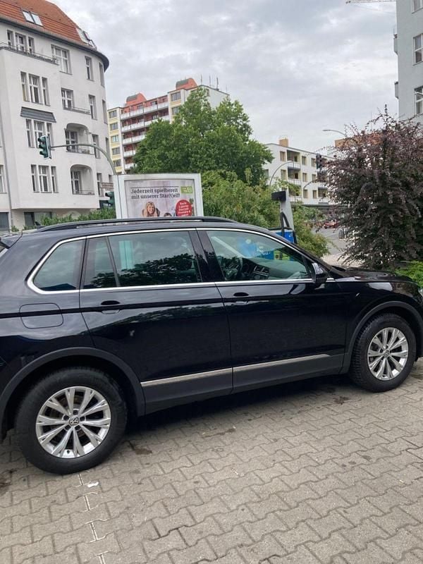 Schwarz Gebraucht 2018 VW Tiguan Comfortline SUV | 18.500 € (Superpreis) - Bild 1/4