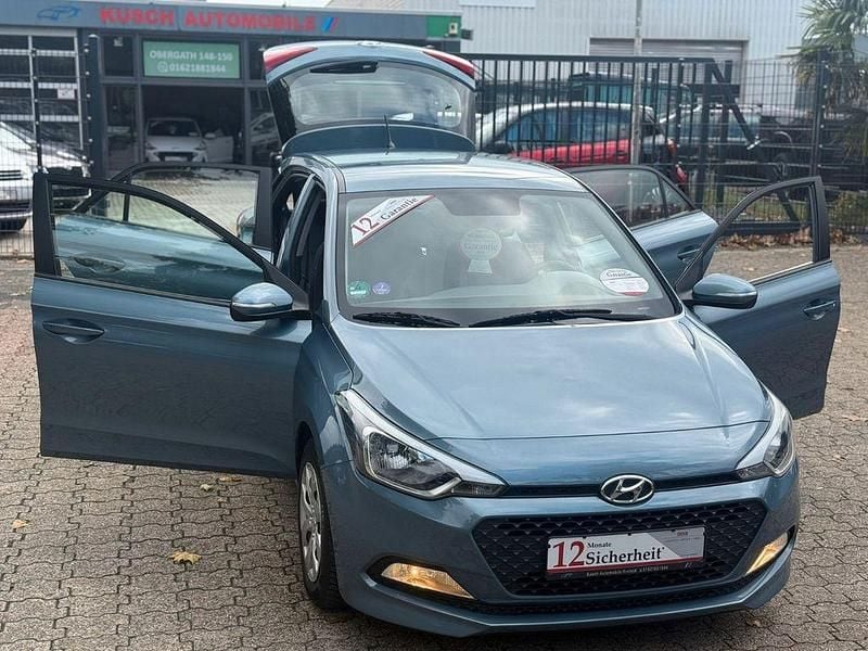 Aqua sparkling Gebraucht 2016 Hyundai i20 Classic Limousine | 7.499 € (Fairer Preis) - Bild 1/4
