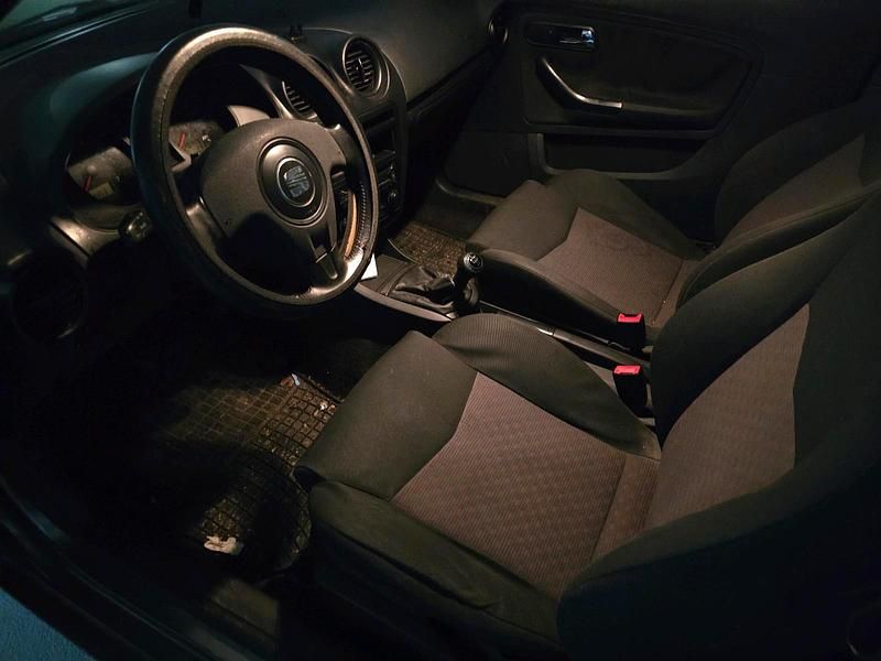 Gebraucht Seat Ibiza 74 PS (54 kW) 2003 Grau Kleinwagen