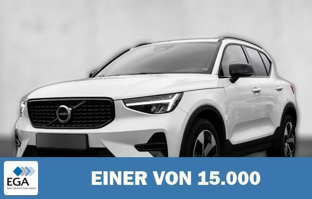 Weiß metallic Gebraucht 2023 Volvo XC40 Plus SUV | 33.420 € (Fairer Preis) - Bild 1/4