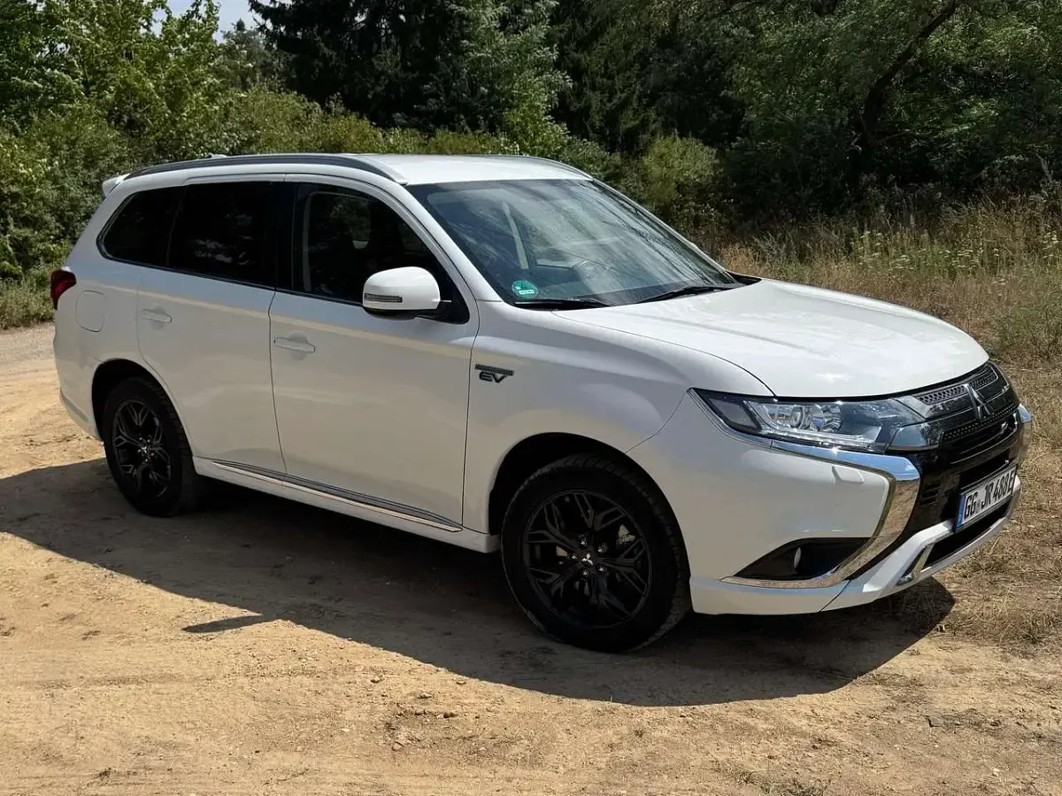 Gebraucht Mitsubishi Outlander P-HEV Basis 135 PS (99 kW) 2020 Weiß SUV