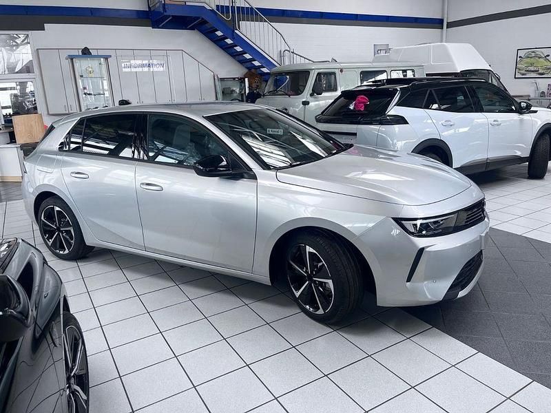 Neu Opel Astra Edition 131 PS (96 kW) 2025 Grau Limousine