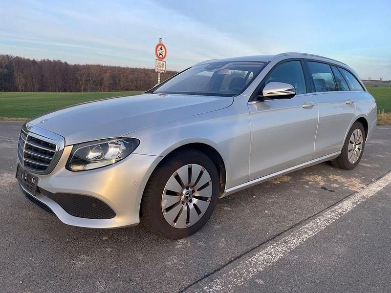 Gebraucht Mercedes E220 194 PS (142 kW) 2018 Silber Limousine
