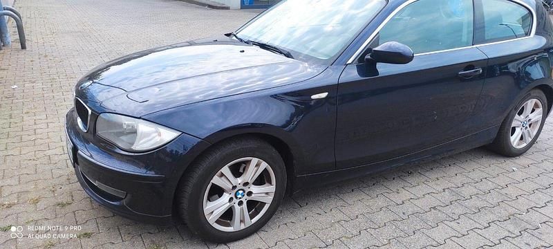 Blau Gebraucht 2009 BMW 118 Coupé Coupé | 3.000 € (Guter Preis) - Bild 1/4