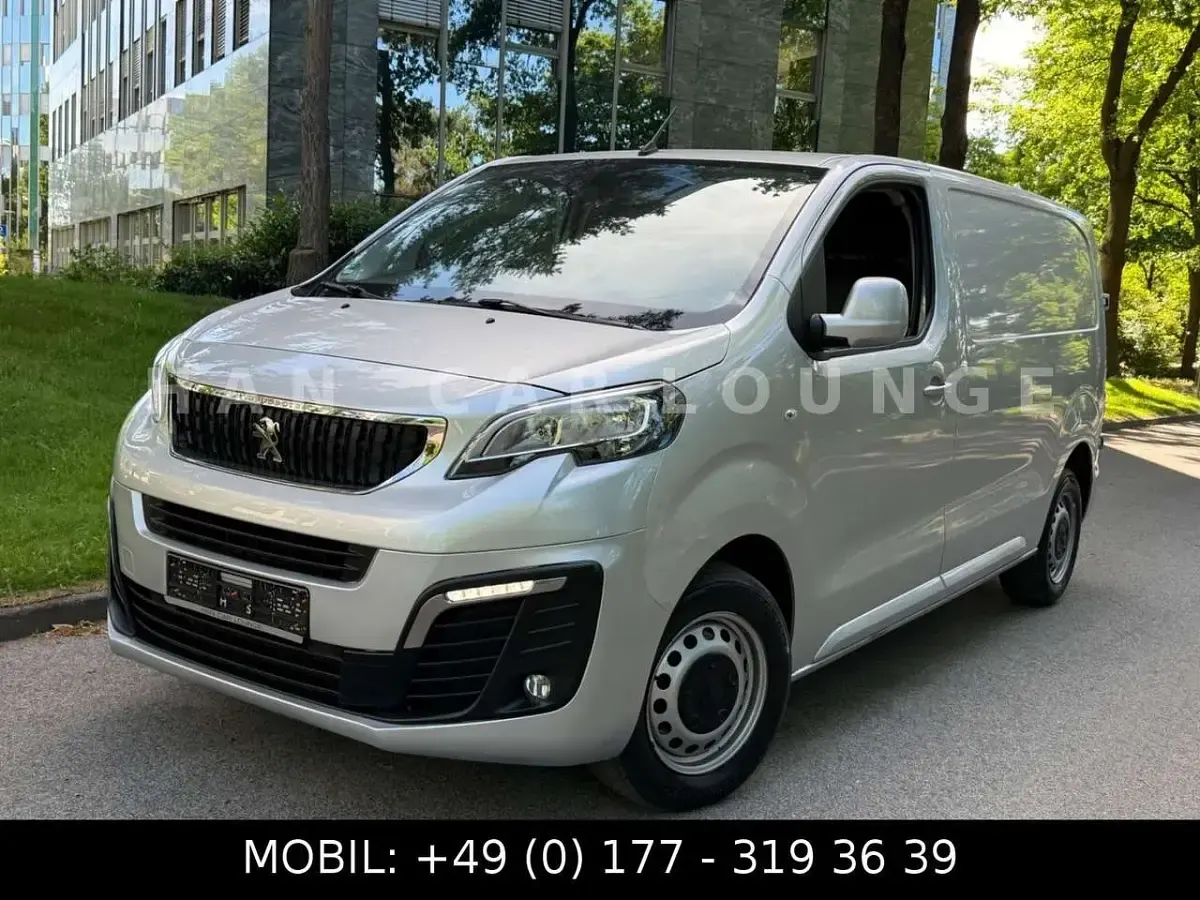 Gebraucht Peugeot Expert Premium 122 PS (89 kW) 2018 Silber Van