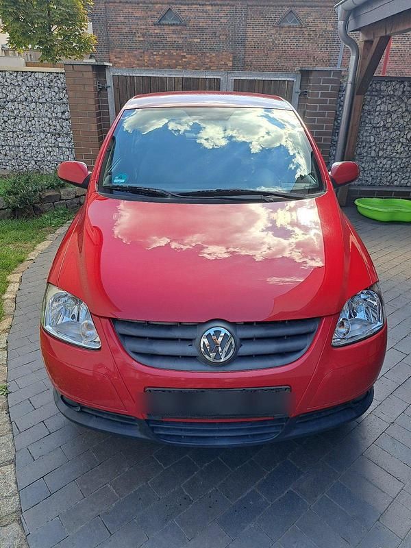 Rot Gebraucht 2009 VW Fox Kleinwagen | 2.199 € (Etwas zu teuer) - Bild 1/4