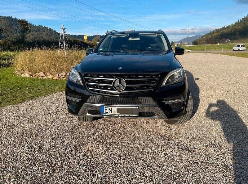Schwarz Gebraucht 2013 Mercedes ML250 SUV | 17.300 € (Fairer Preis) - Bild 1/4