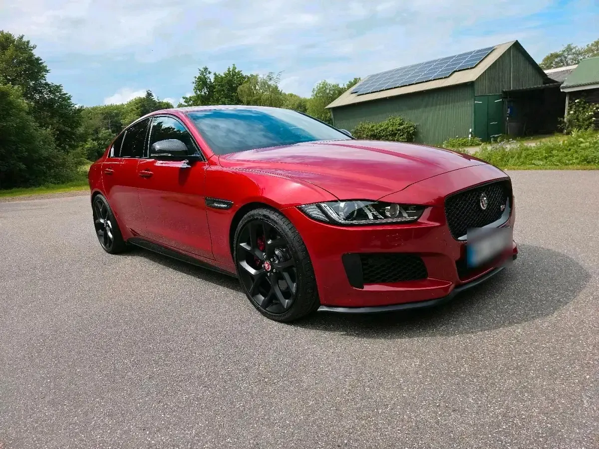 Gebraucht Jaguar XE Supercharged 381 PS (280 kW) 2018 Rot Limousine