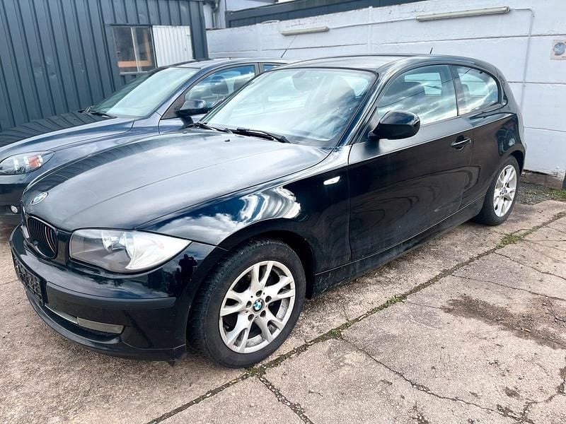 Gebraucht BMW 118 122 PS (89 kW) 2010 Schwarz Kleinwagen