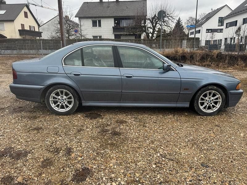 Gebraucht BMW 525 163 PS (119 kW) 2001 Blau Limousine