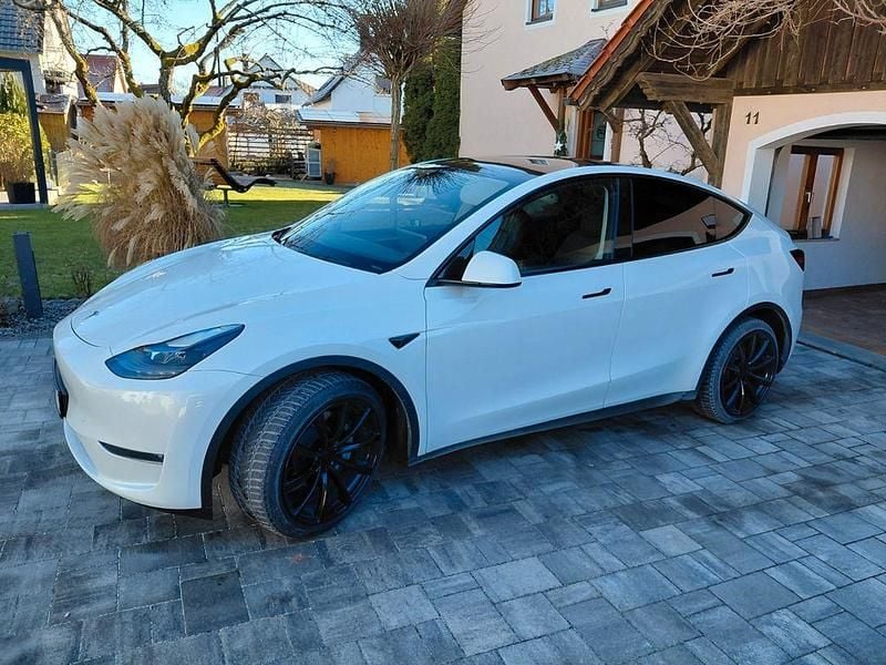 Schwarz Gebraucht 2023 Tesla Model Y Long Range AWD SUV | 38.955 € (Etwas zu teuer) - Bild 1/4
