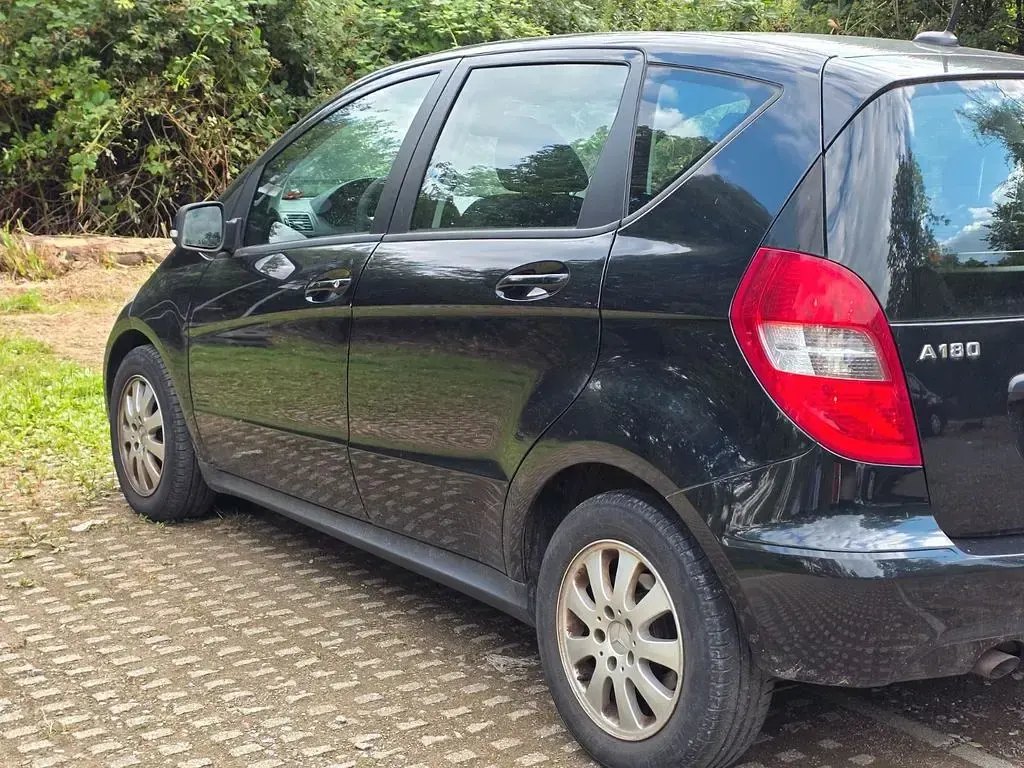 Gebraucht Mercedes A180 109 PS (80 kW) 2010 Schwarz Van / Kleinbus