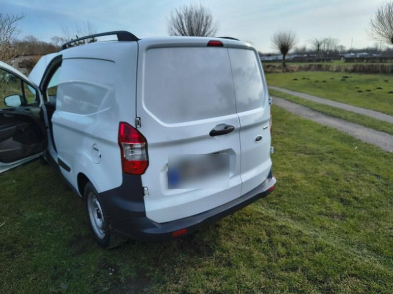 Gebraucht Ford Transit 101 PS (74 kW) 2016 Weiß Van / Kleinbus