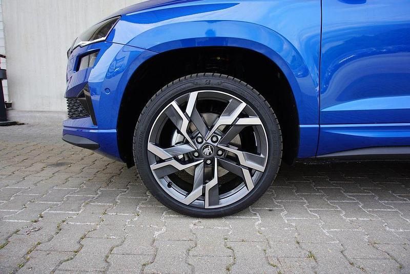 Gebraucht Skoda Karoq SportLine 150 PS (110 kW) 2024 Race blau SUV