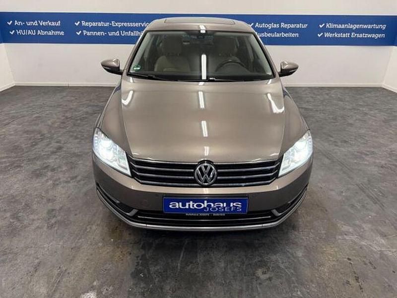 Gebraucht VW Passat Highline 170 PS (125 kW) 2011 Gold Limousine