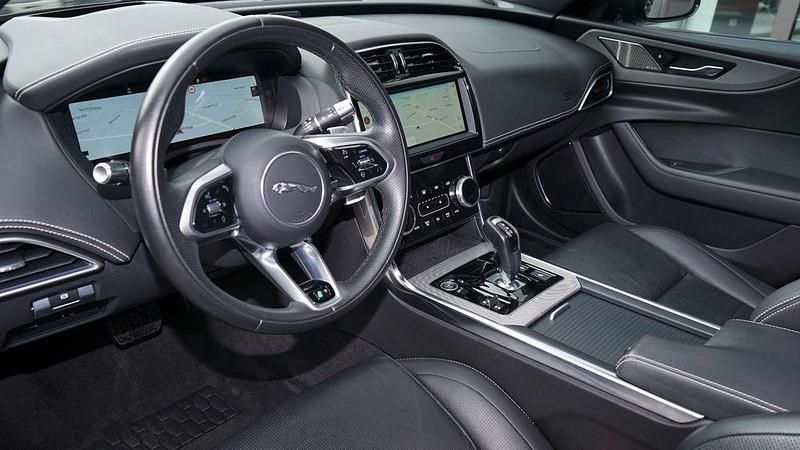 Gebraucht Jaguar XE R-Dynamic 250 PS (183 kW) 2022 Grau Limousine