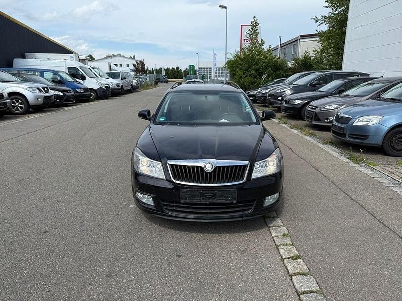 Schwarz Gebraucht 2010 Skoda Octavia Ambiente Kombi | 1.799 € (Superpreis) - Bild 1/4