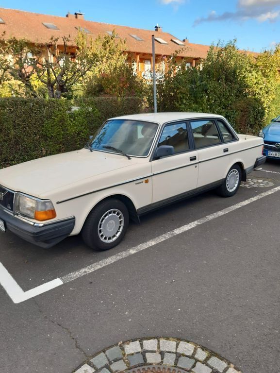 Weiß Gebraucht 1989 Volvo 240 Limousine | 5.800 € - Bild 1/4