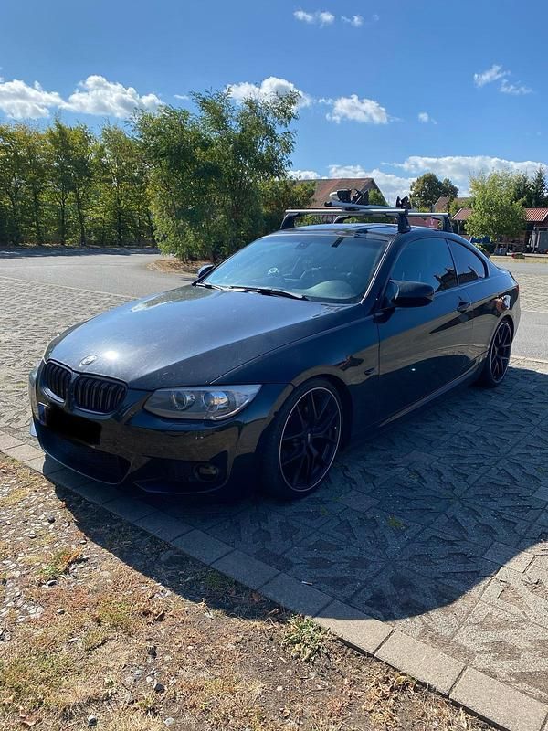 Gebraucht BMW 320 184 PS (135 kW) 2012 Schwarz Coupé
