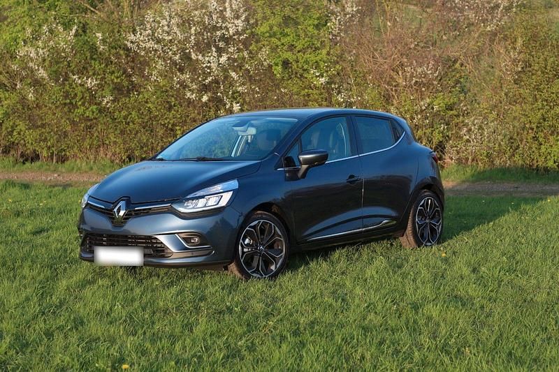 Gebraucht Renault Clio IV Intens 118 PS (86 kW) 2017 Grau Kleinwagen