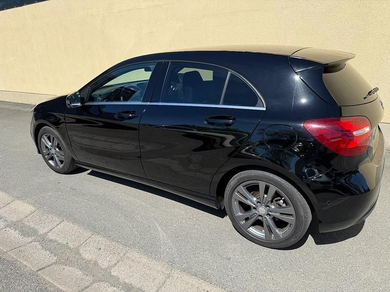 Gebraucht Mercedes A180 122 PS (89 kW) 2017 Schwarz Limousine