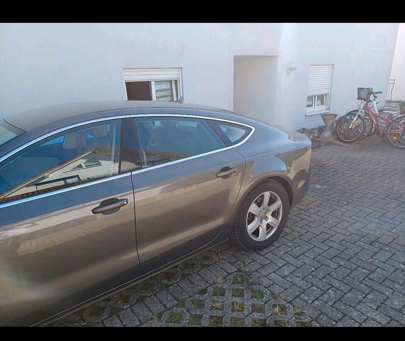 Second-hand Audi A7 2011 Bej Hatchback