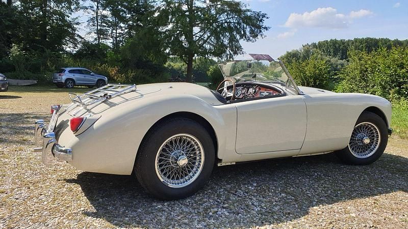 Weiß Gebraucht 1958 MG MGA Cabrio | 26.000 € - Bild 1/4