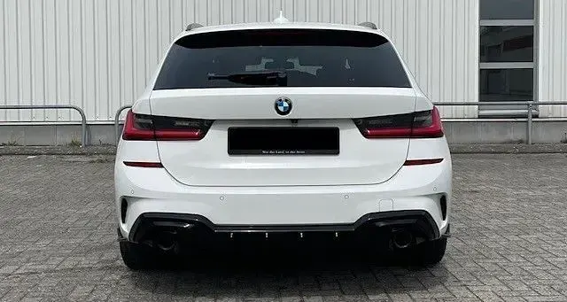 Gebraucht BMW 330e M Sport 292 PS (214 kW) 2021 Weiß Kombi